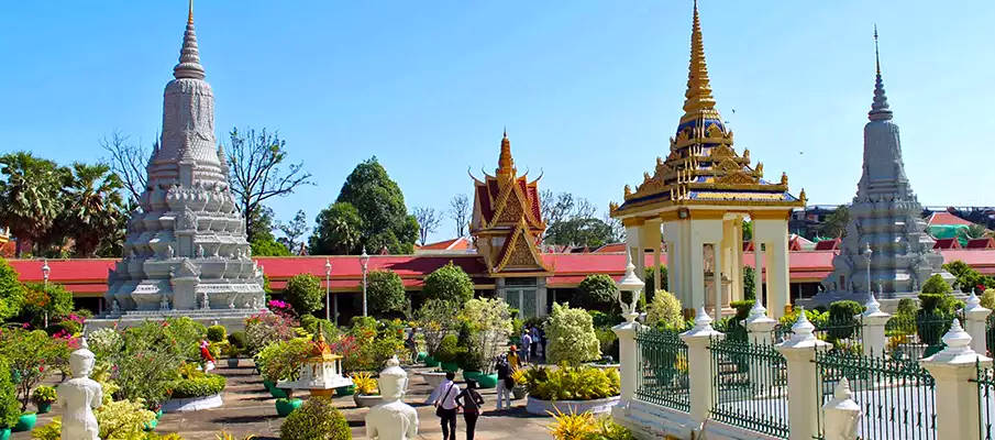 silver-pagoda-royal-palace-phnom-penh