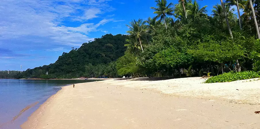 white-sandy-beach-koh-chang-thailand