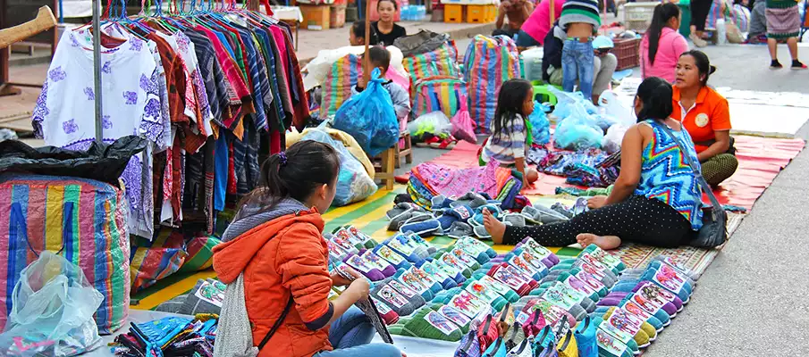 laos-market-street-gifts-textiles