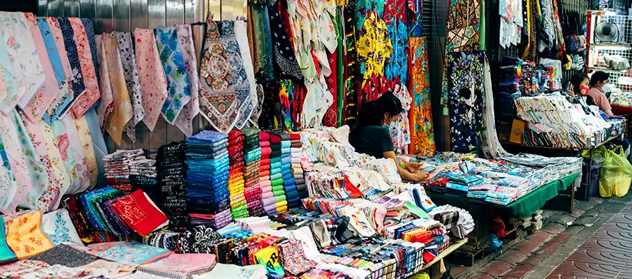 thailand-street-market-clothes-souvenir