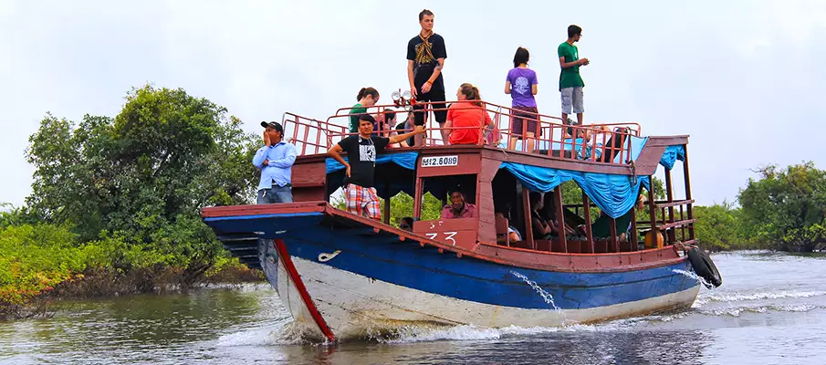 boat-ferry-siem-reap-to-phnom-penh