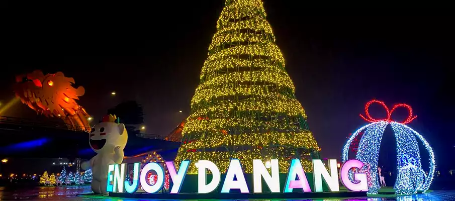 Christmas decorations in the city of Da Nang christmas-vietnam-tree-decoration-danang