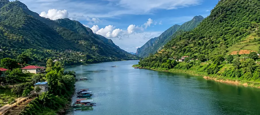 Black River (Da River) in Son La Province Black River (Da River) flowing through Son La Province in northwest Vietnam