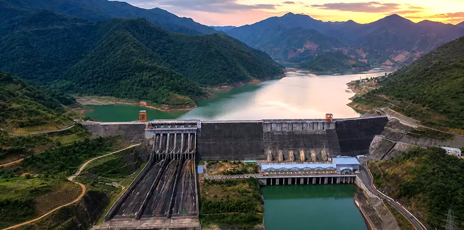 Son La Hydropower Plant on the Da River, Vietnam Son La Hydropower Plant and reservoir on the Da River in Son La Province, northwest Vietnam
