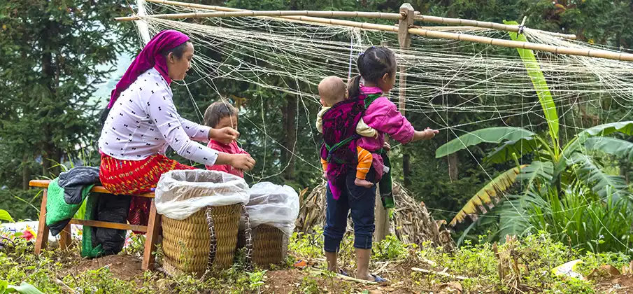 Ethnic communities along the road near Meo Vac, Ha Giang